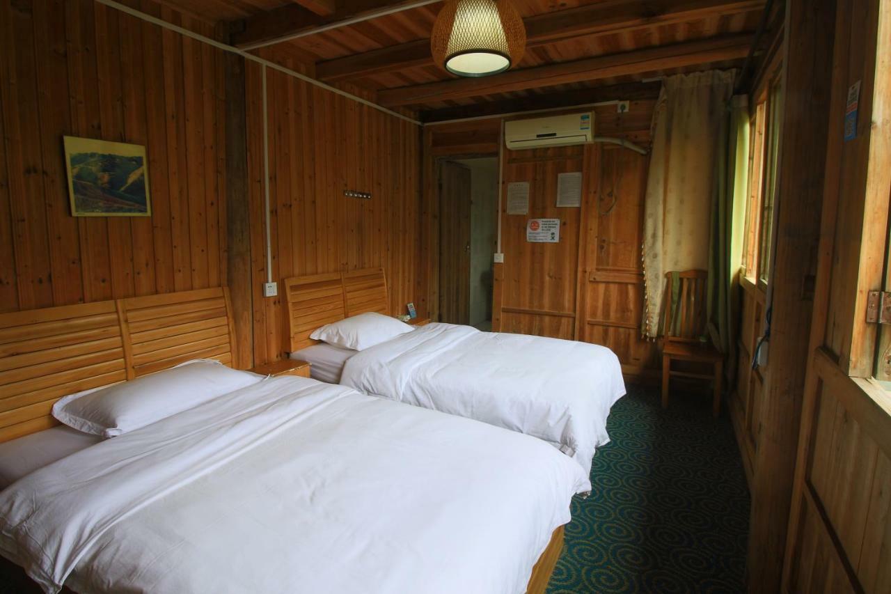 Dragon'S Den Hostel Лонгшенг Екстериор снимка